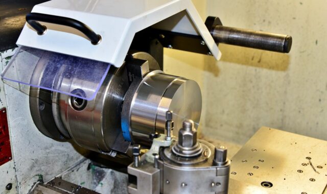 lathe, metal processing, machine, mechanical engineering, tooling, machining, iron, three-jaw chuck, food protection, osh, safety at work, rotate, workpiece holder, workshop, metal, lathe, lathe, lathe, lathe, lathe
