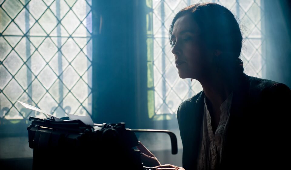 writer, typewriter, author, writing, antique, old, vintage, classic, machine writing, woman, writer, writer, writer, writer, writer, typewriter, author, writing, writing, writing