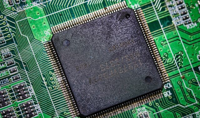 recycling, precious metals, old, broken, microprocessor, microchip, electronics, processor, computer, semiconductor, data, data processing, circuit, component, chip, pc, last generation, microchip, microchip, processor, semiconductor, semiconductor, semiconductor, semiconductor, semiconductor, chip