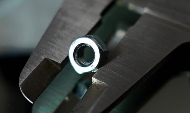 measure up, calliper, tool, accuracy, exactly, craft, calculate, ruler, centimeters, measure, metric, metal, thread, precision, turned part, screw
