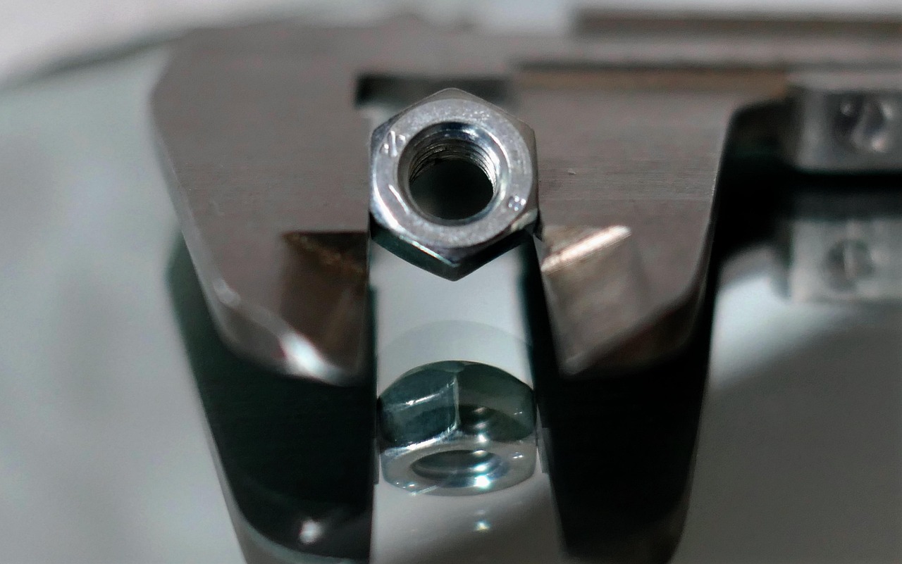 measure up, calliper, tool, accuracy, exactly, craft, calculate, ruler, centimeters, measure, metric, metal, thread, precision, turned part, screw