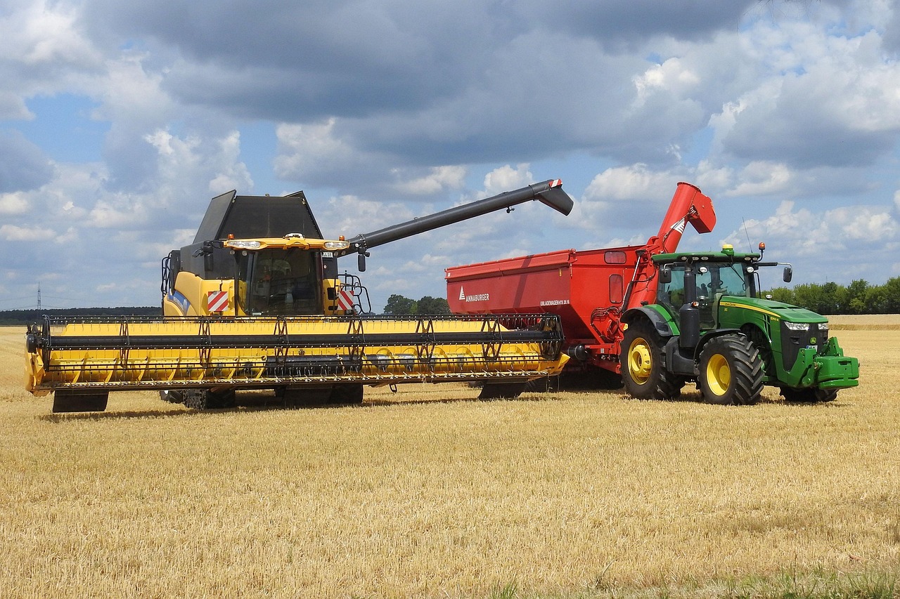 combine harvester, harvester, agriculture, vehicle, agricultural machine, grain harvest, tractor, farm tractor, combine harvester, combine harvester, combine harvester, combine harvester, combine harvester, tractor
