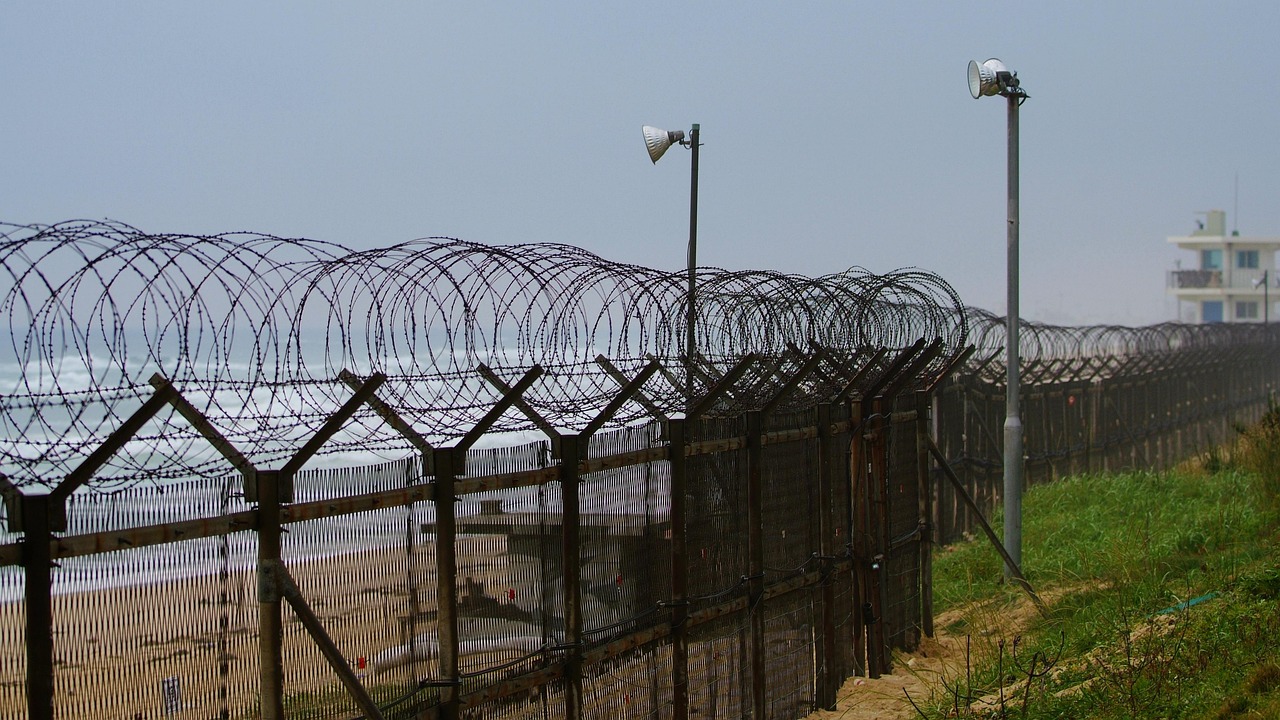fence, wire, barbed wire, division, unified, gangneung, gyeongpo beach, wire entanglement, this type, korea