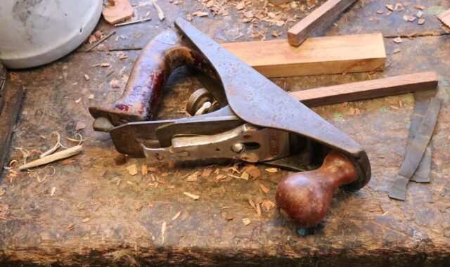 brush wood, tool, wood, carpentry, carpenter, planer, crafts, craftsmen, room, holzhobel, möbelbauer, brush, tools, hammer, table, job, carpentry, carpentry, carpenter, carpenter, carpenter, carpenter, carpenter, craftsmen