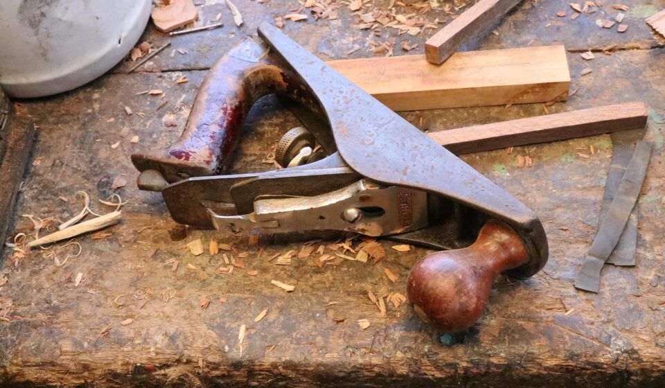 brush wood, tool, wood, carpentry, carpenter, planer, crafts, craftsmen, room, holzhobel, möbelbauer, brush, tools, hammer, table, job, carpentry, carpentry, carpenter, carpenter, carpenter, carpenter, carpenter, craftsmen