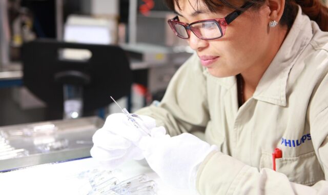 detect, woman, factory, operate, technician, factory, factory, factory, factory, factory, technician, technician, technician