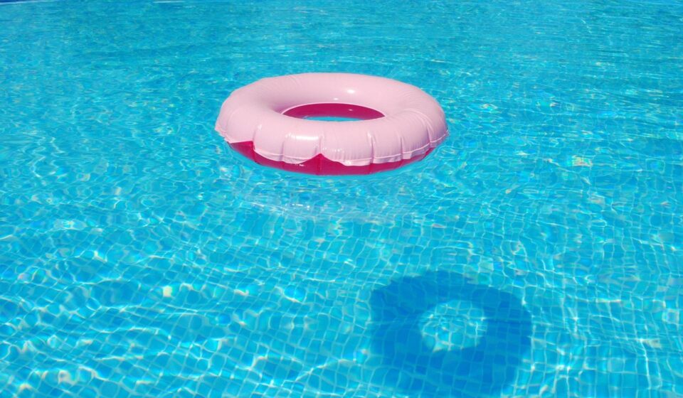 floating tire, summer, water, wave, clear, colorful, turquoise, floatation device, life preserve, aqua, bath, bottom, clean, color, cyan, detail, floor, pool, swimming, liquid, blue life, blue summer, blue wave, blue color, nature, blue waves, blue clean