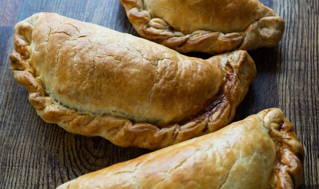baking, delicious, filling, gourmet, british, beef, appetizer, ingredient, homemade, pastry, pie, pepper, pasty, steak, savory, puff, rustic, ale, cornish, big, crust, crimped, cornwall