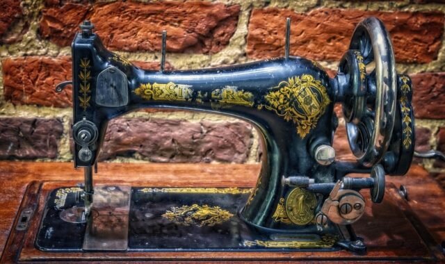 sewing machine, singer, old, crank, sew, machine, fashion, historical, nostalgia, needle, thread, sewing needle, coil, twisted, handwork, tailoring, sewing machine, sewing machine, sewing machine, sewing machine, sewing machine, tailoring