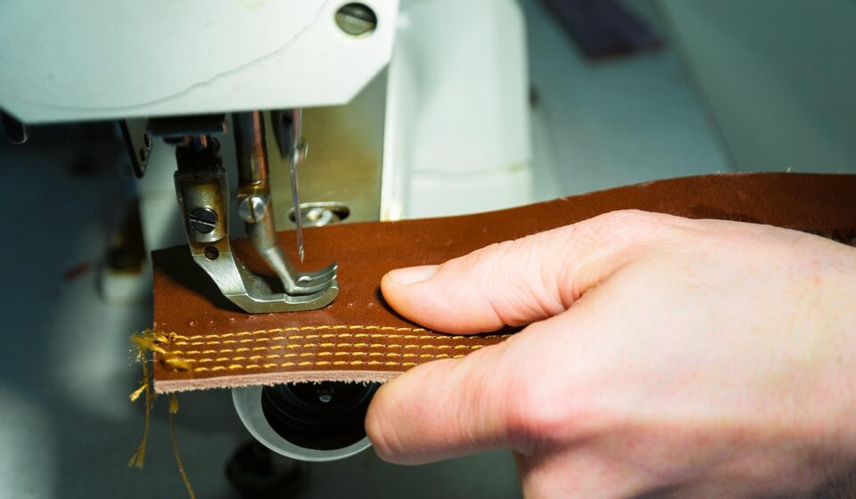 sewing machine, manual work, skin, artisan, leather goods, leather, to sew, sewing machine, leather goods, leather goods, leather goods, leather goods, leather goods