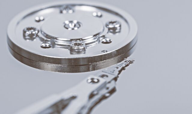 hard drive, detail, reading head, inner workings, macro, memory chip, cut out, hardware, magnetic heads, print head, data store, computer, component, disk, magnetic data storage, hdd, technology, data, it, repair, data processing, sata, edp, chip, hard drive, hdd, hdd, hdd, hdd, hdd