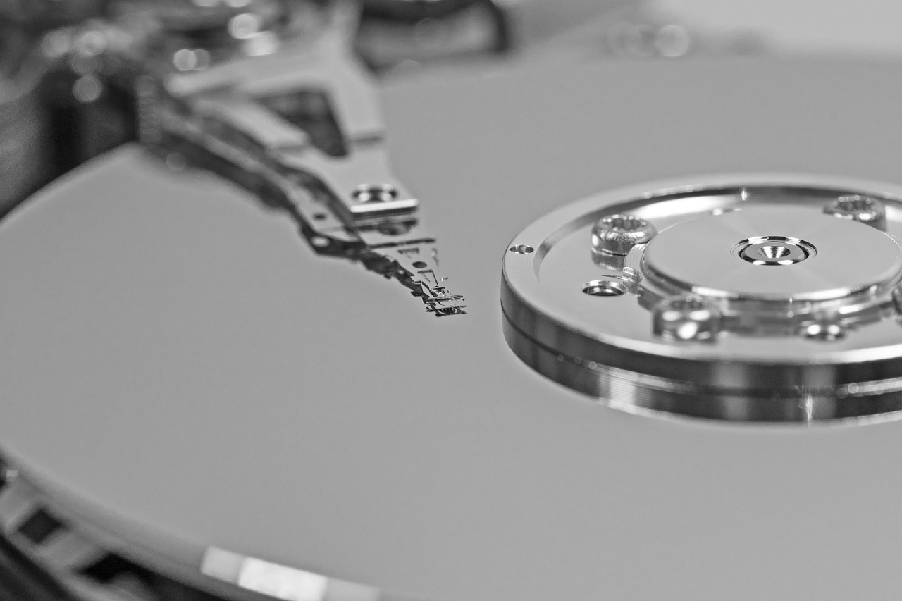hard drive, detail, reading head, inner workings, macro, memory chip, cut out, hardware, magnetic heads, print head, data store, computer, component, disk, magnetic data storage, hdd, technology, data, it, repair, data processing, sata, edp, chip, hard drive, hard drive, hard drive, hard drive, hard drive, hdd, hdd, chip
