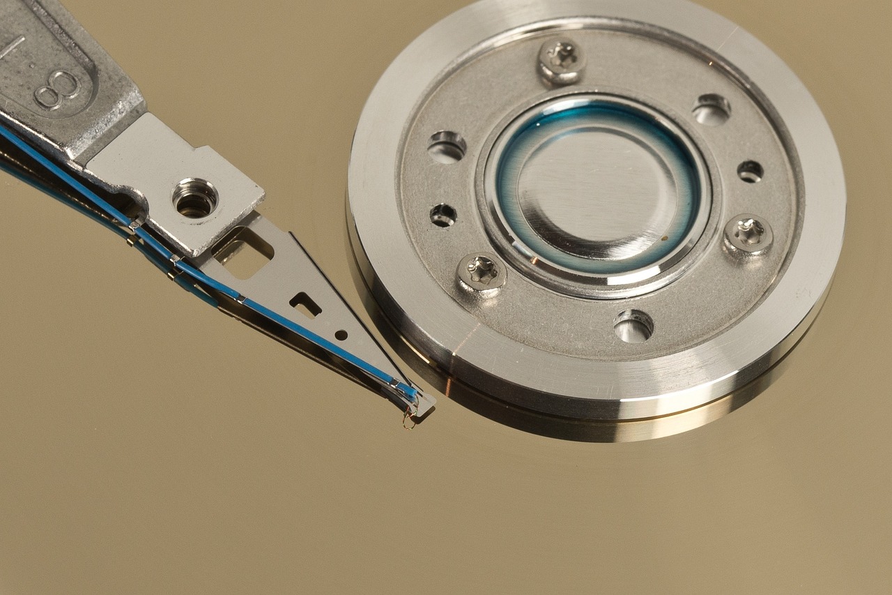 hard drive, hdd, macro, inner workings, hardware, computer, disk, technology, data store, print head, reading heads, component