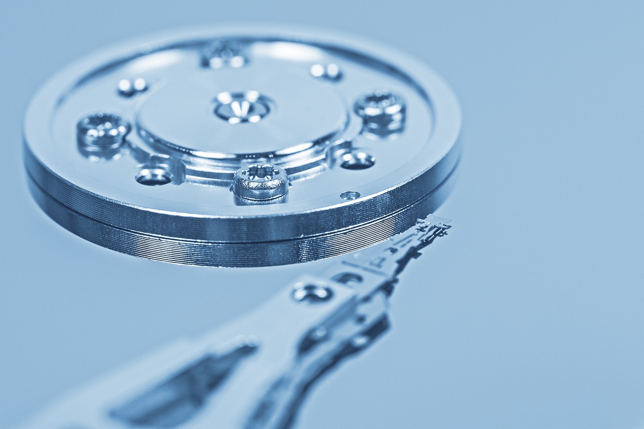 hard drive, detail, reading head, inner workings, macro, memory chip, cut out, hardware, magnetic heads, print head, data store, computer, component, disk, magnetic data storage, hdd, technology, data, it, repair, data processing, sata, edp, chip