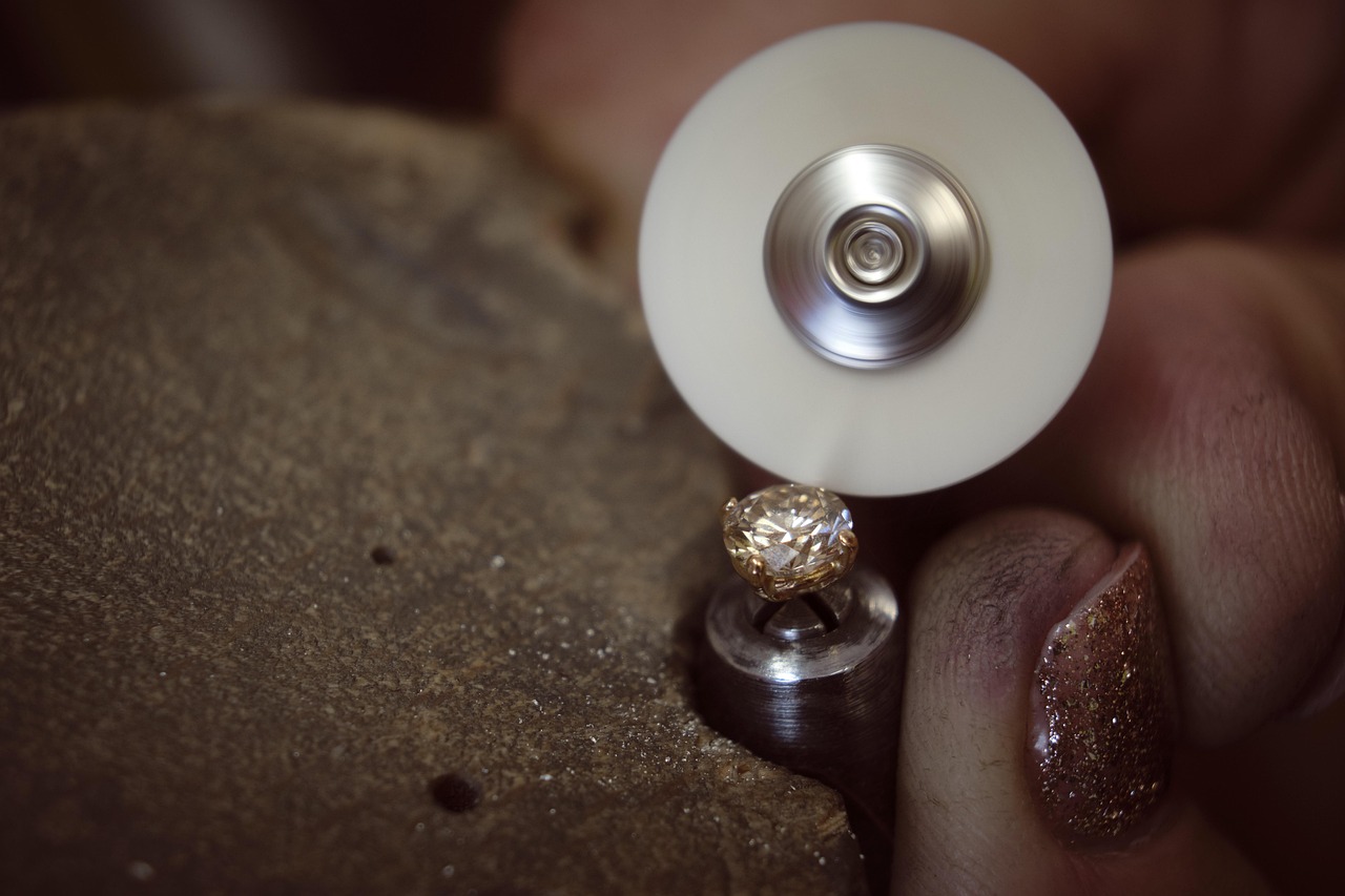 jewellery, brilliant, polishing, stud earrings, version, goldsmith, infect, handwork, precision, sensitivity, dexterity, dirty fingers, take, grind, stud earrings, goldsmith, goldsmith, goldsmith, goldsmith, goldsmith
